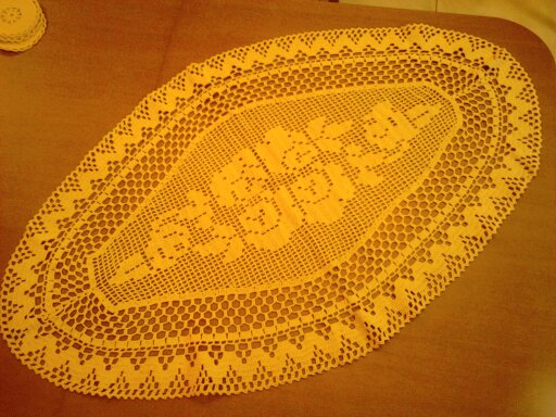 Χειροποίητο πλεκτό σεμέν Handmade knitted set with tablecloth